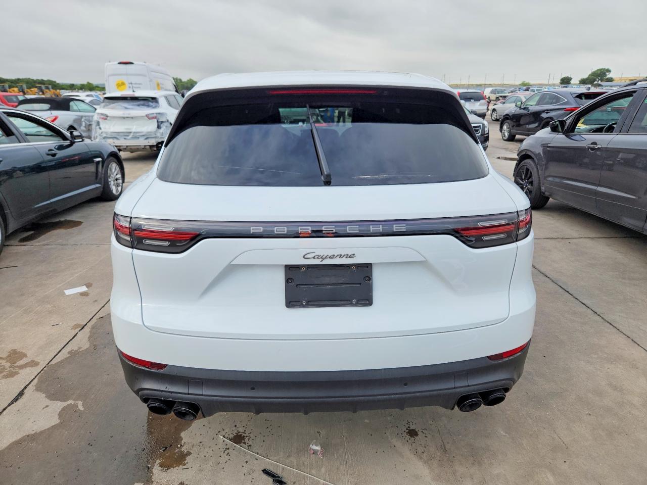 2022 PORSCHE CAYENNE Base