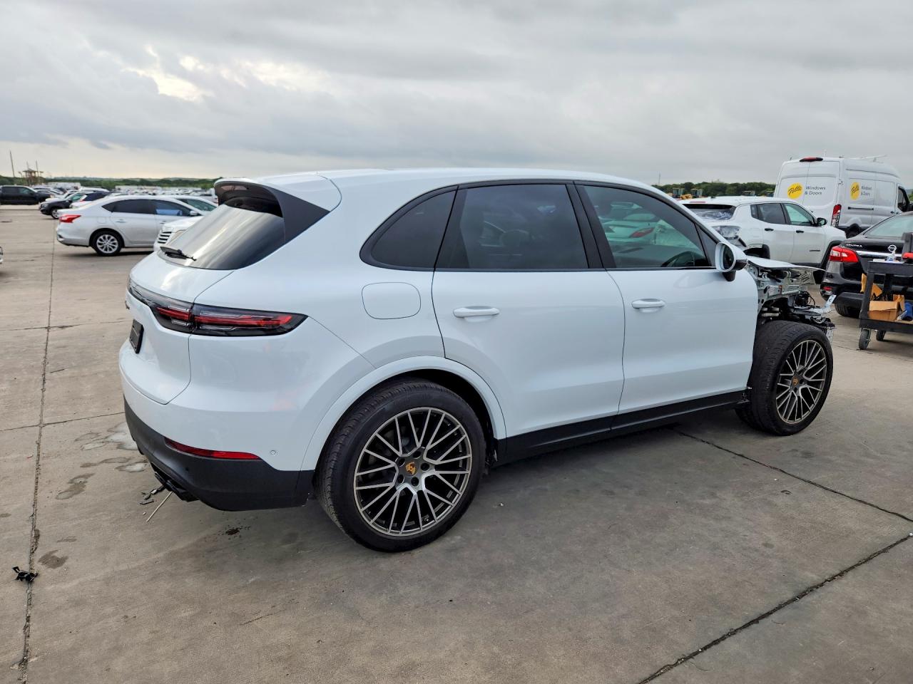 2022 PORSCHE CAYENNE Base