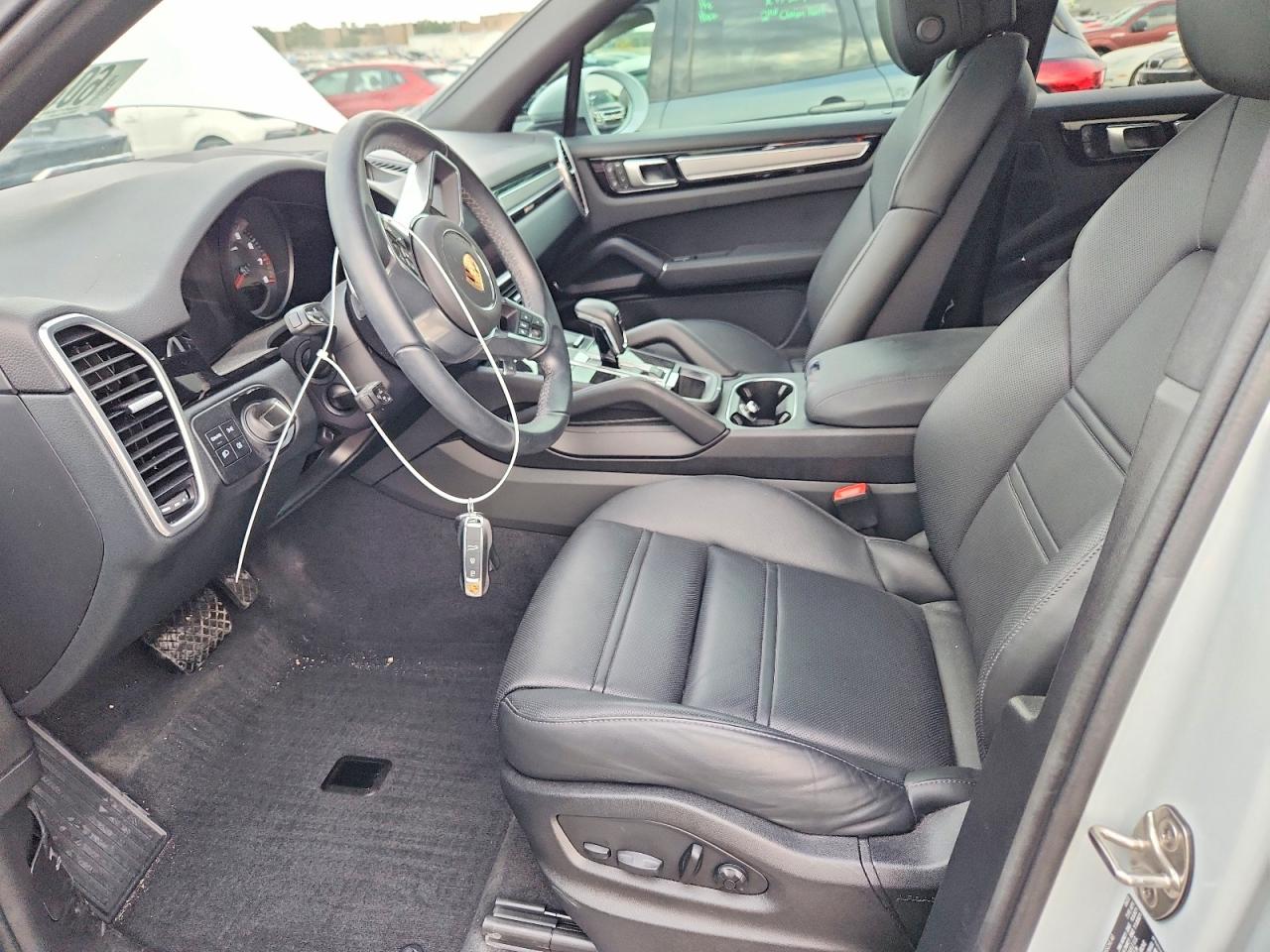 2022 PORSCHE CAYENNE Base