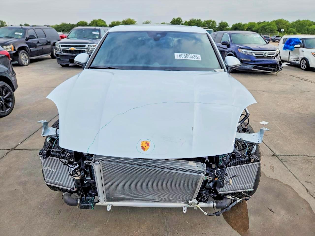 2022 PORSCHE CAYENNE Base