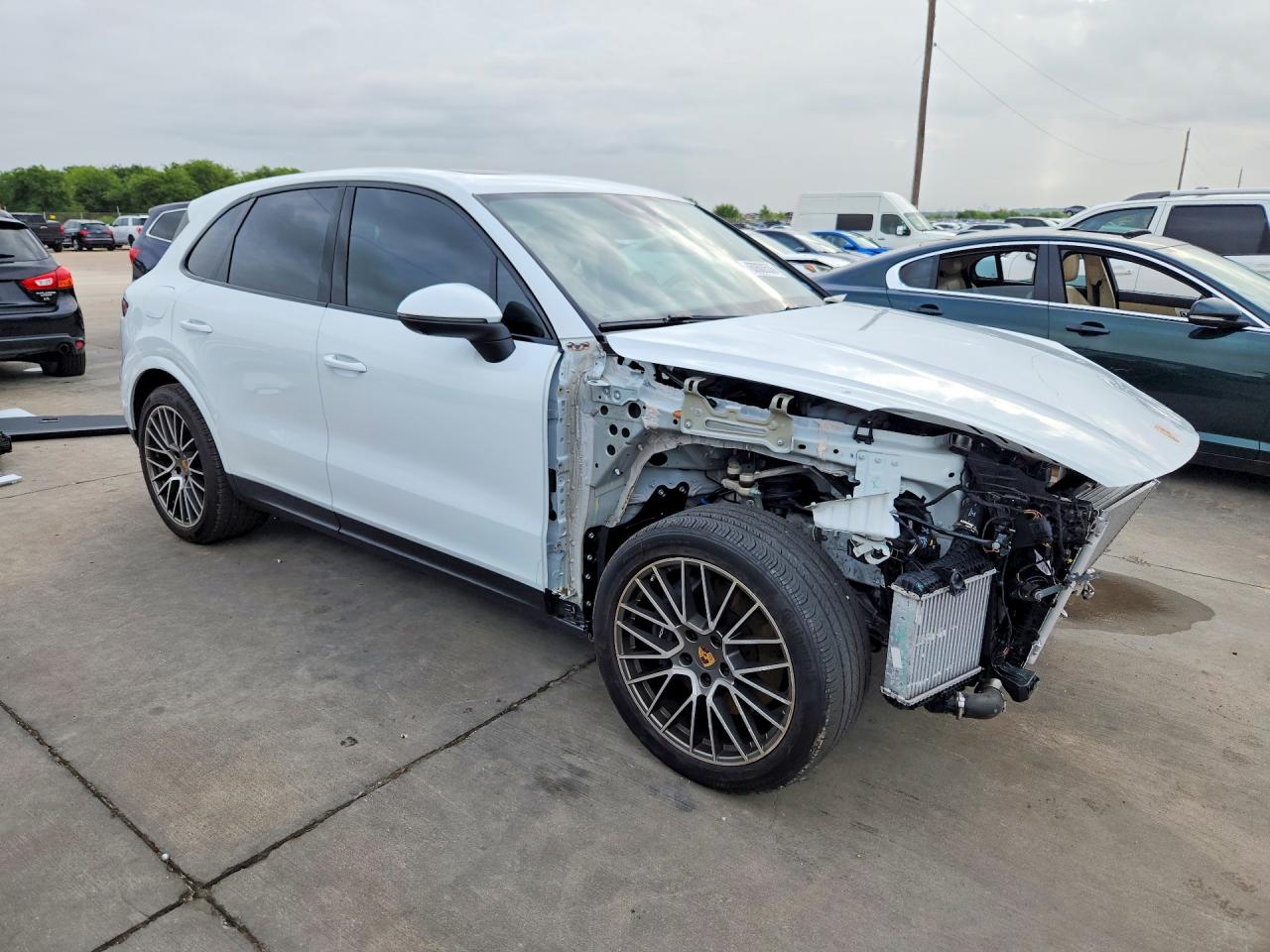 2022 PORSCHE CAYENNE Base