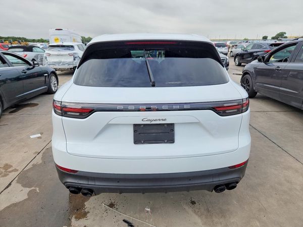 2022 PORSCHE CAYENNE Base