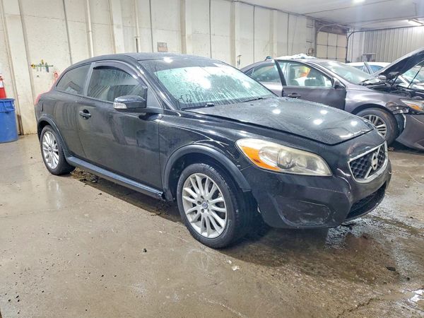 2012 VOLVO C30