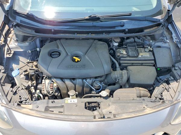 2014 HYUNDAI ELANTRA STD, Style, Tech — Engine bay