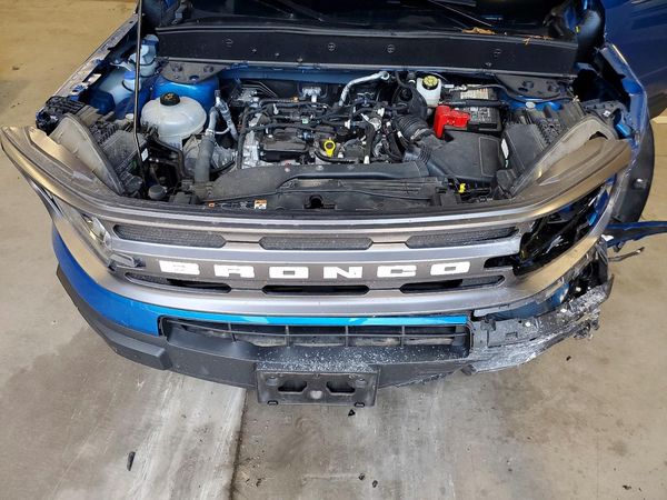 2022 FORD BRONCO Big Bend — Engine bay