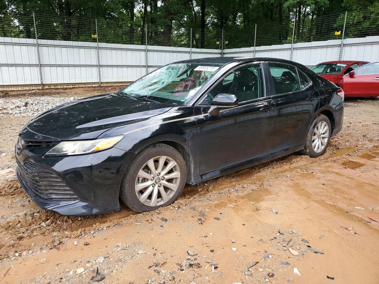 2020 TOYOTA CAMRY LE — Front 3/4