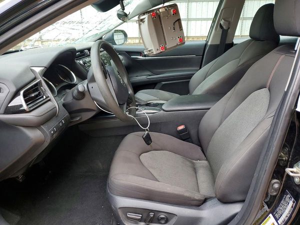2020 TOYOTA CAMRY LE — DENT