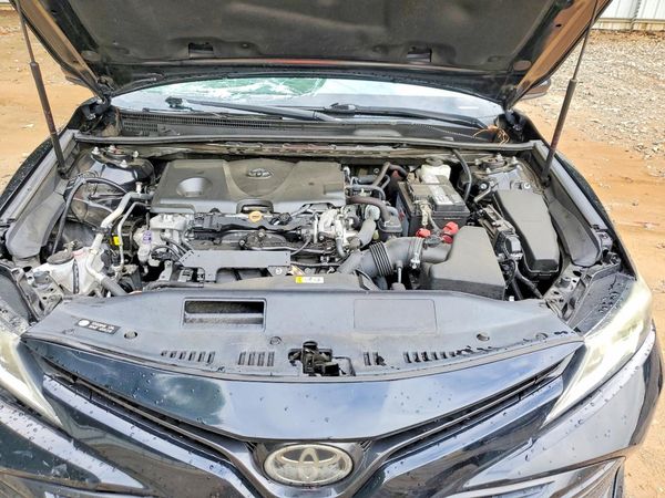 2020 TOYOTA CAMRY LE — Engine bay