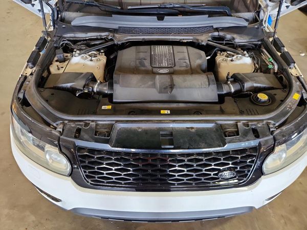 2016 LAND ROVER RANGEROVER — Engine bay