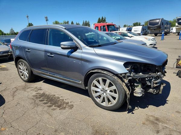 2017 VOLVO XC60 Inscription