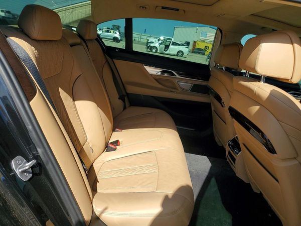 2016 BMW 750 xDrive