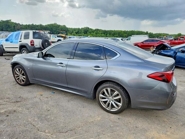 2017 INFINITI Q70