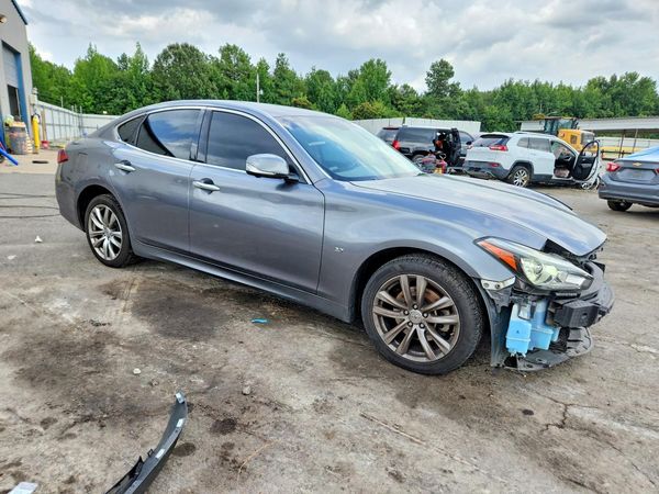 2017 INFINITI Q70