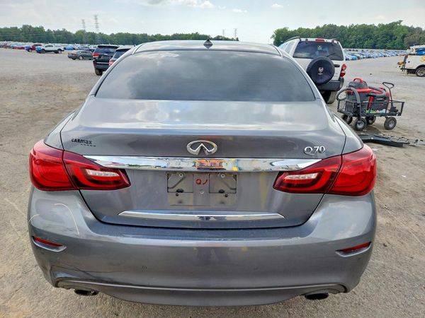 2017 INFINITI Q70