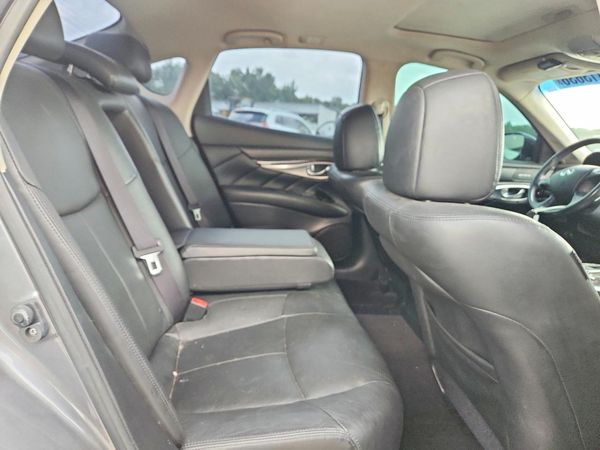 2017 INFINITI Q70
