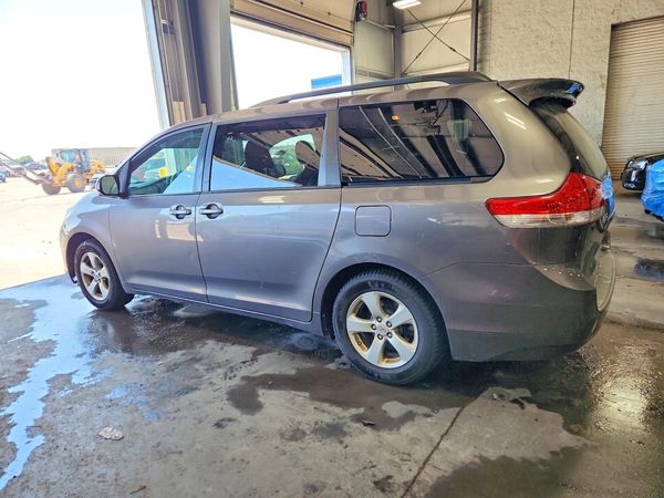 2014 TOYOTA SIENNA