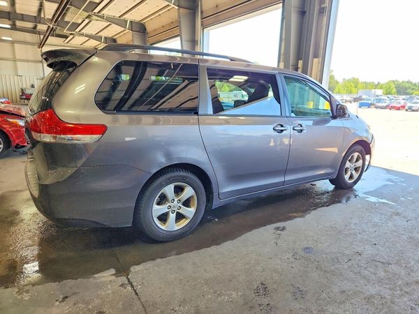 2014 TOYOTA SIENNA