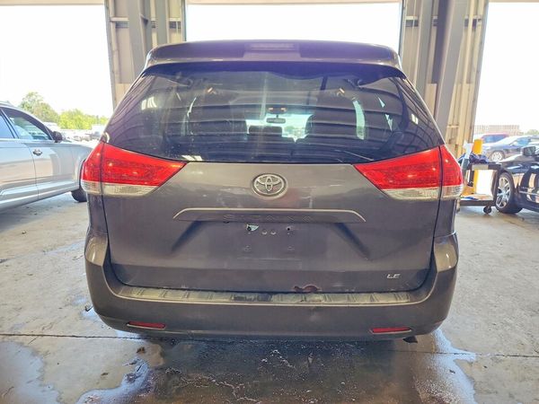 2014 TOYOTA SIENNA