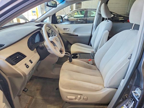 2014 TOYOTA SIENNA