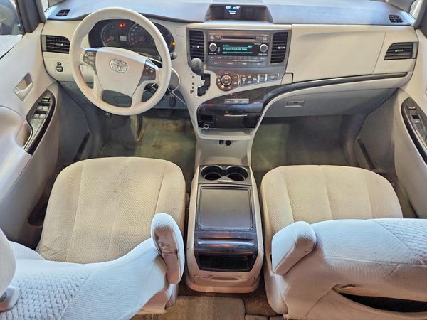 2014 TOYOTA SIENNA
