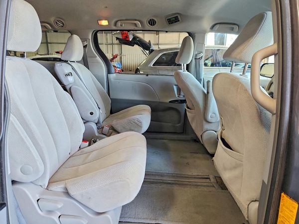 2014 TOYOTA SIENNA