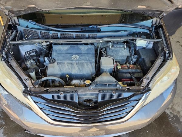 2014 TOYOTA SIENNA
