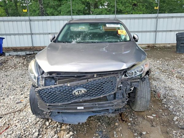 2016 KIA SORENTO L / LX