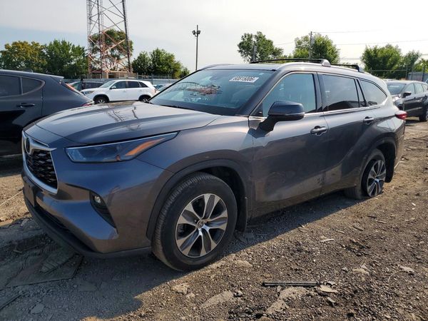 2022 TOYOTA HIGHLANDER XLE
