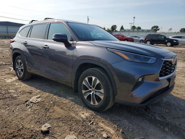 2022 TOYOTA HIGHLANDER XLE