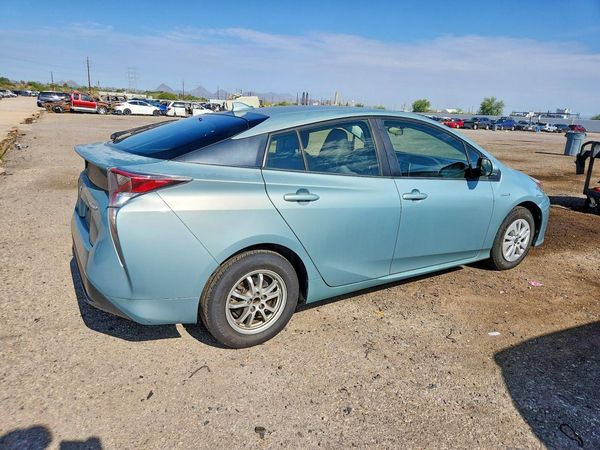 2016 TOYOTA PRIUS