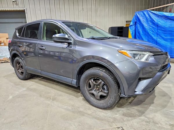 2018 TOYOTA RAV4 LE — Passenger 3/4