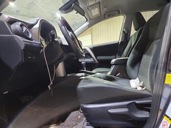 2018 TOYOTA RAV4 LE — DENT
