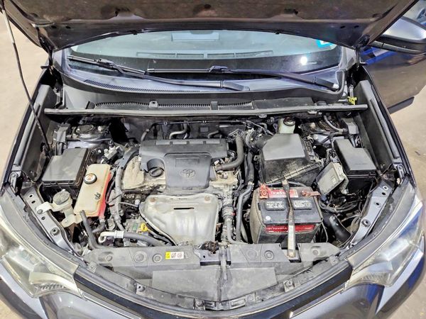 2018 TOYOTA RAV4 LE — Engine bay
