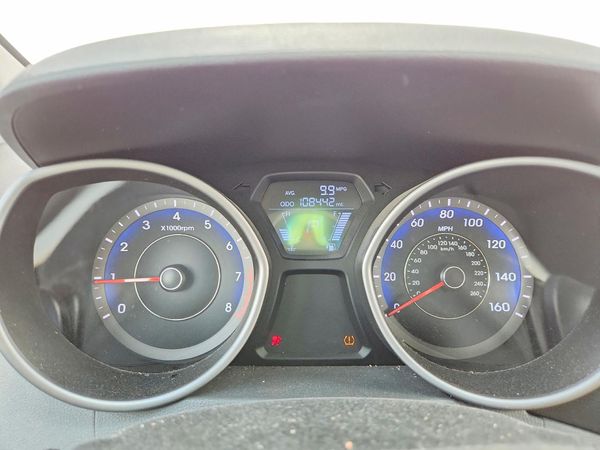 2012 HYUNDAI ELANTRA