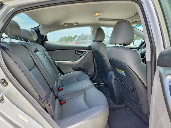 2012 HYUNDAI ELANTRA