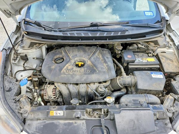 2012 HYUNDAI ELANTRA