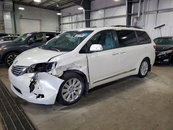 2017 TOYOTA SIENNA