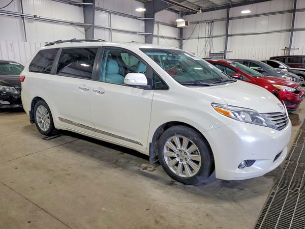 2017 TOYOTA SIENNA