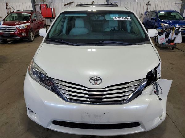 2017 TOYOTA SIENNA