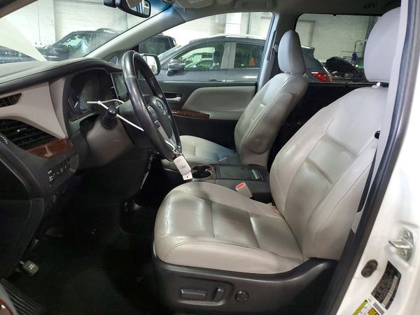 2017 TOYOTA SIENNA