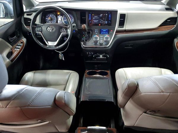 2017 TOYOTA SIENNA
