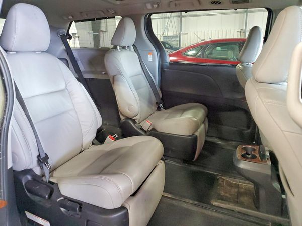 2017 TOYOTA SIENNA