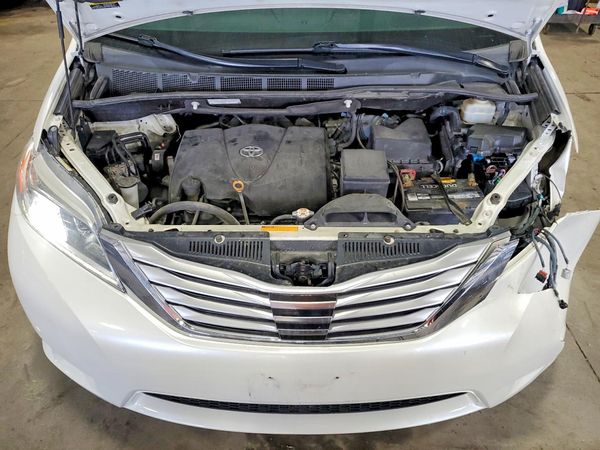 2017 TOYOTA SIENNA