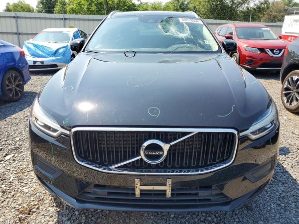 2018 VOLVO XC60 Momentum