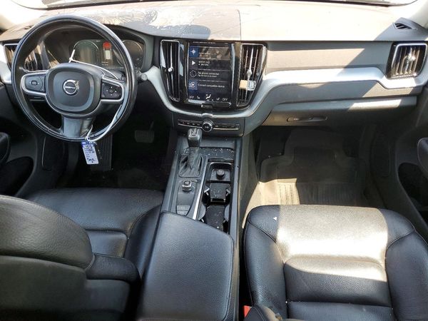2018 VOLVO XC60 Momentum