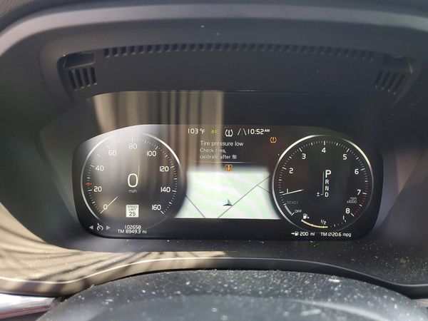 2018 VOLVO XC60 Momentum
