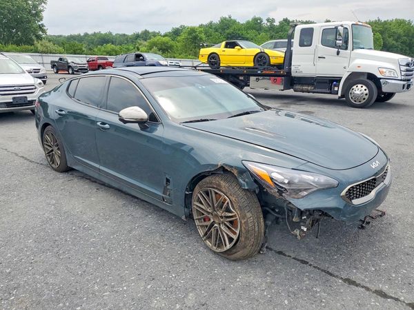 2022 KIA STINGER