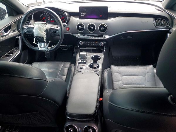 2022 KIA STINGER
