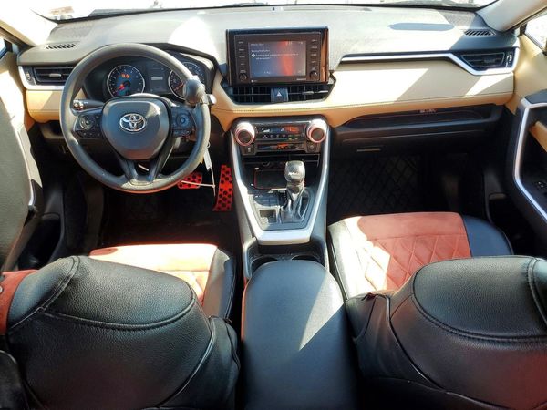 2020 TOYOTA RAV4 LE