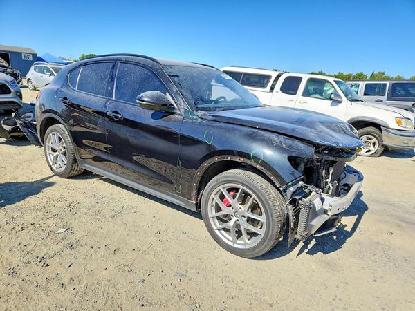 2018 ALFA ROMEO STELVIO